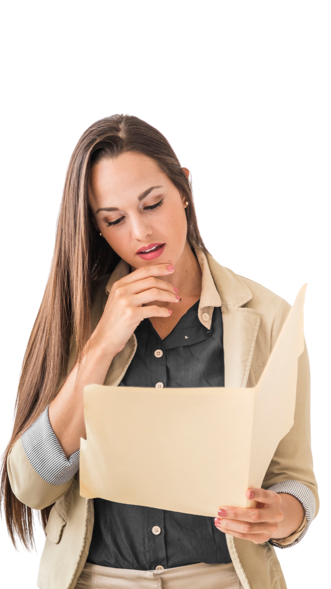 Mujer revisando hoja de vida